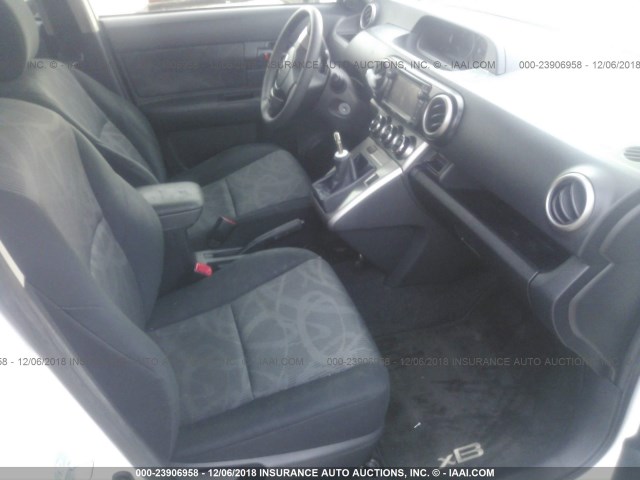 JTLZE4FE5EJ052717 - 2014 TOYOTA SCION XB Ақ фото 5