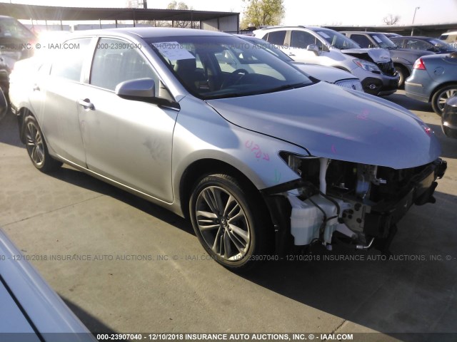 4T1BF1FK3GU537658 - 2016 TOYOTA CAMRY LE/XLE/SE/XSE SILVER photo 1