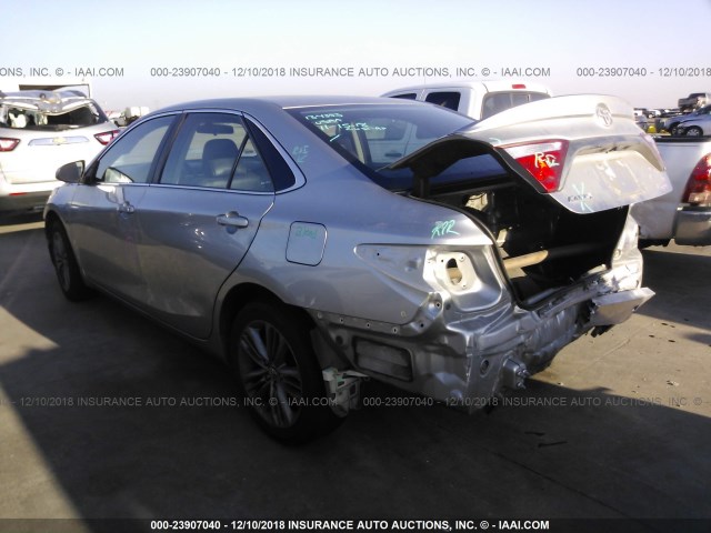 4T1BF1FK3GU537658 - 2016 TOYOTA CAMRY LE/XLE/SE/XSE SILVER photo 3