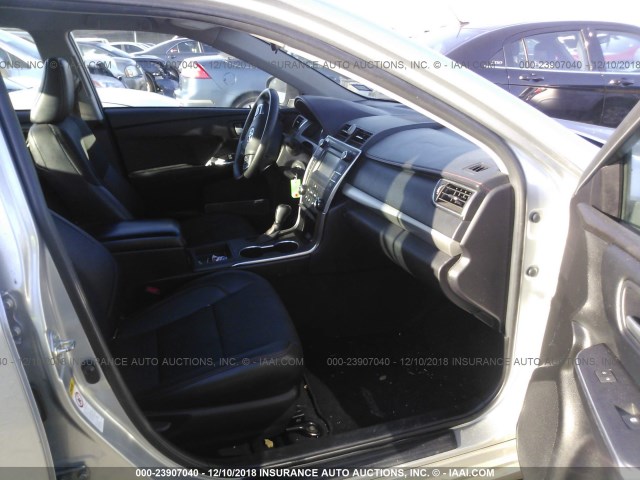 4T1BF1FK3GU537658 - 2016 TOYOTA CAMRY LE/XLE/SE/XSE SILVER photo 5