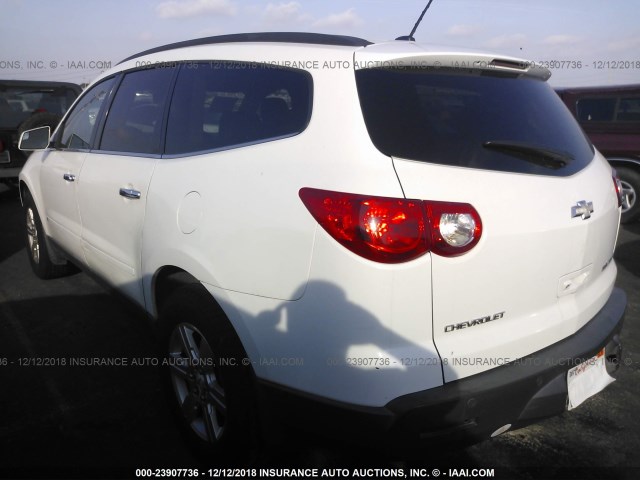 1GNLVFED5AS113064 - 2010 CHEVROLET TRAVERSE LT WHITE photo 3