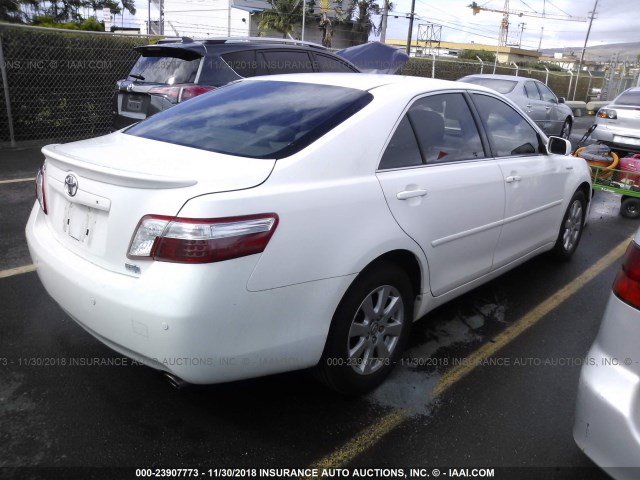 JTNBB46K693049715 - 2009 TOYOTA CAMRY HYBRID WHITE photo 4