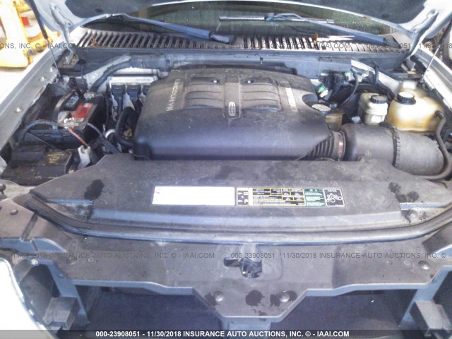 5LMFU28R33LJ16219 - 2003 LINCOLN NAVIGATOR Күміс фото 10