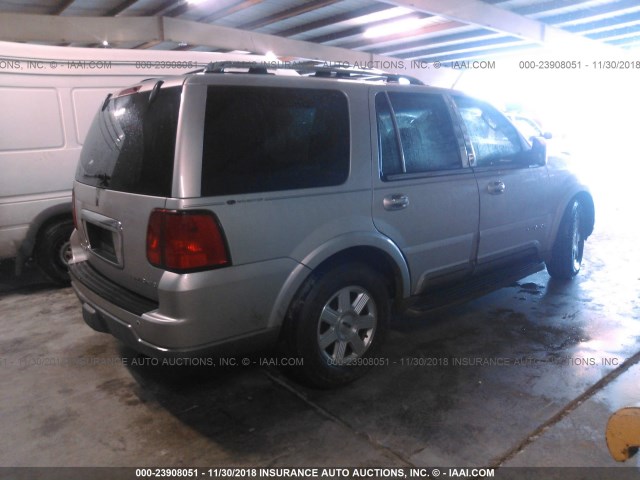 5LMFU28R33LJ16219 - 2003 LINCOLN NAVIGATOR Күміс фото 4