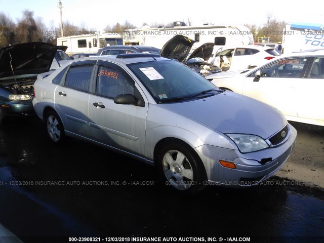 1FAHP34NX6W171422 - 2006 FORD FOCUS ZX4 SILVER photo 1