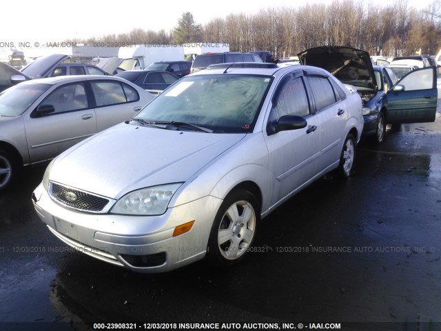 1FAHP34NX6W171422 - 2006 FORD FOCUS ZX4 SILVER photo 2