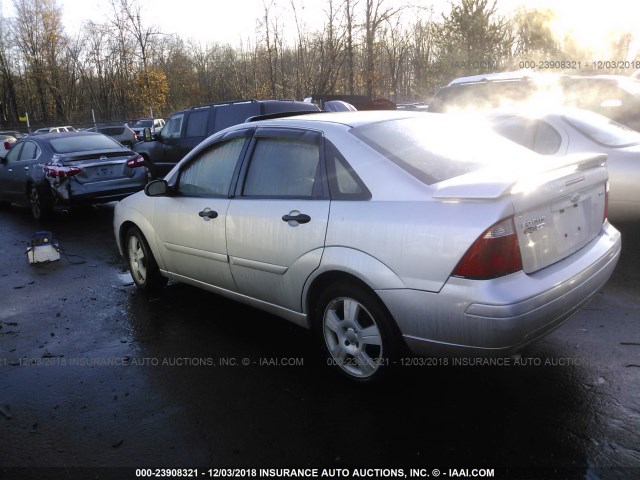 1FAHP34NX6W171422 - 2006 FORD FOCUS ZX4 SILVER photo 3