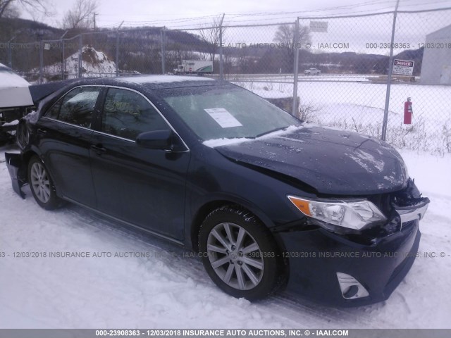 4T4BF1FK0DR285241 - 2013 TOYOTA CAMRY L/SE/LE/XLE 深蓝色 照片 1