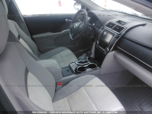 4T4BF1FK0DR285241 - 2013 TOYOTA CAMRY L/SE/LE/XLE 深蓝色 照片 5