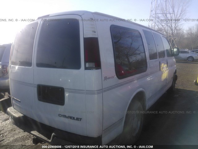 1GBFG15R2Y1262924 - 2000 CHEVROLET EXPRESS G1500  WHITE photo 4