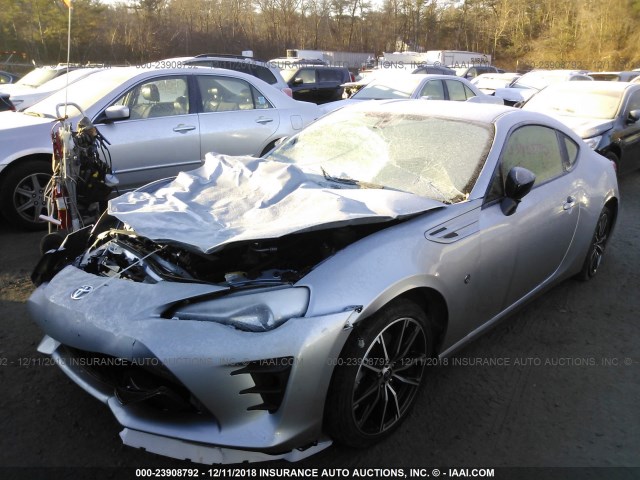 JF1ZNAE18J9700951 - 2018 TOYOTA 86 GT SILVER photo 2