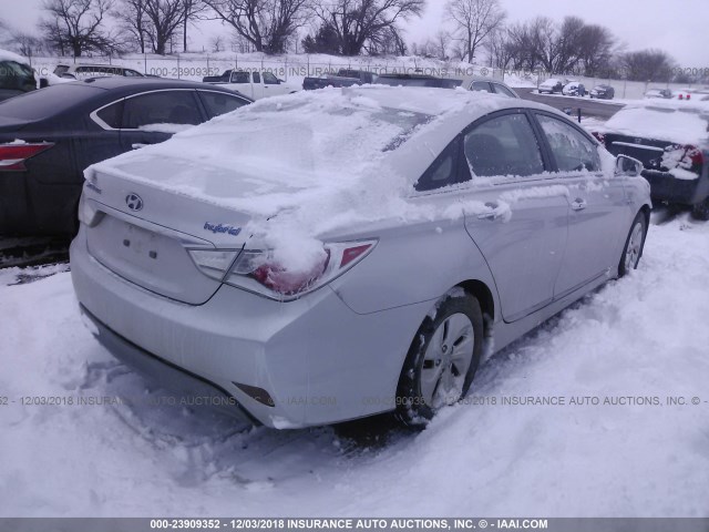 KMHEC4A4XDA065617 - 2013 HYUNDAI SONATA HYBRID SILVER photo 4