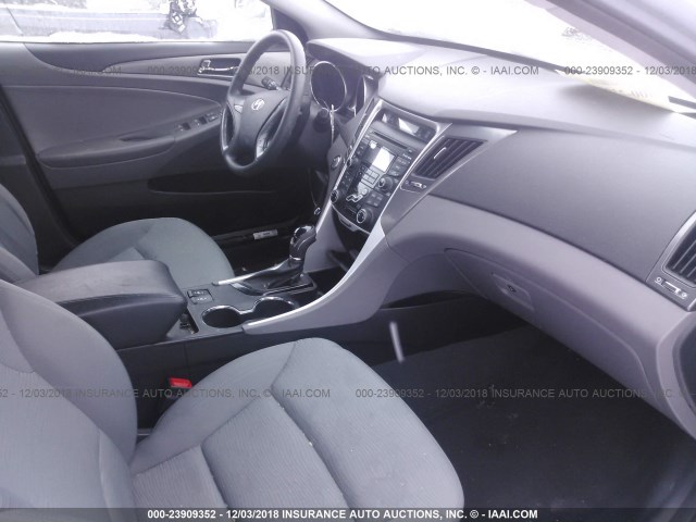 KMHEC4A4XDA065617 - 2013 HYUNDAI SONATA HYBRID SILVER photo 5