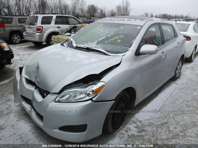 2T1LE40E59C002816 - 2009 TOYOTA COROLLA MATRIX S SILVER photo 2