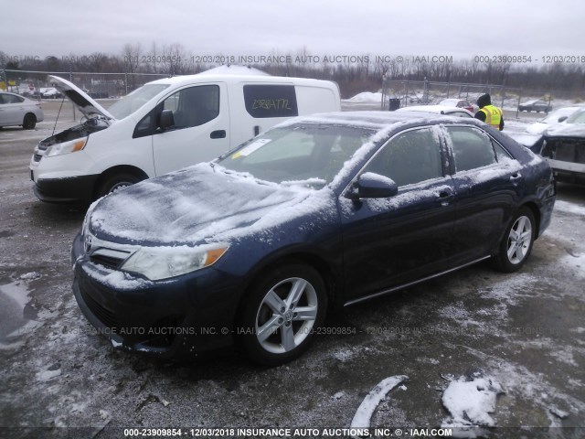 4T4BF1FK8ER444282 - 2014 TOYOTA CAMRY L/SE/LE/XLE Mavi foto 2
