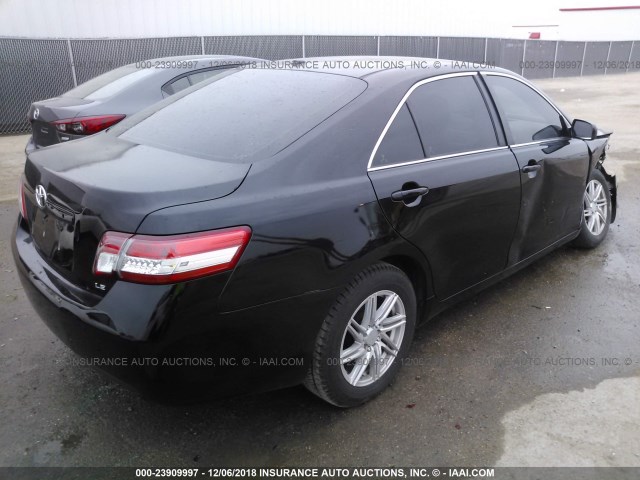 4T1BF3EK5BU134741 - 2011 TOYOTA CAMRY SE/LE/XLE BLACK photo 4