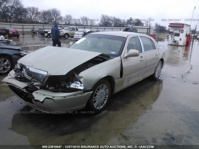 2LNBL8CV3AX624542 - 2010 LINCOLN TOWN CAR SIGNATURE LIMITED TAN photo 2