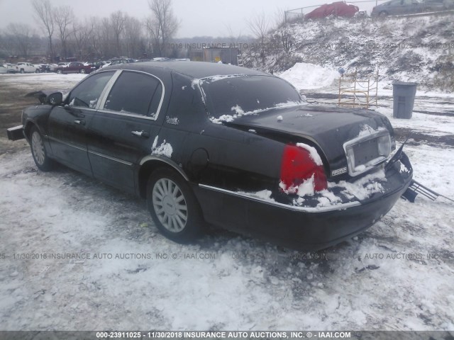 1LNHM81W23Y676928 - 2003 LINCOLN TOWN CAR EXECUTIVE BLACK photo 3