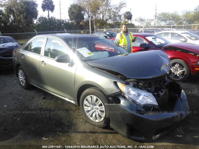 4T1BF1FK6EU784136 - 2014 TOYOTA CAMRY L/SE/LE/XLE 灰色 照片 1