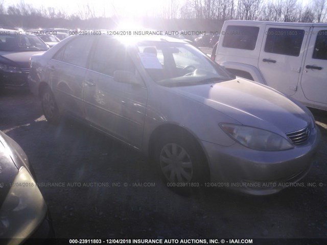 4T1BE32K15U524960 - 2005 TOYOTA CAMRY LE/XLE/SE GOLD photo 1