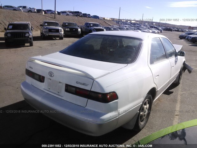 JT2BG22K0X0283517 - 1999 TOYOTA CAMRY LE/XLE WHITE photo 4
