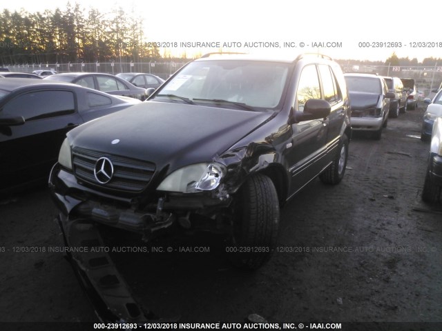 4JGAB54EX1A273021 - 2001 MERCEDES-BENZ ML 320 BLACK photo 2