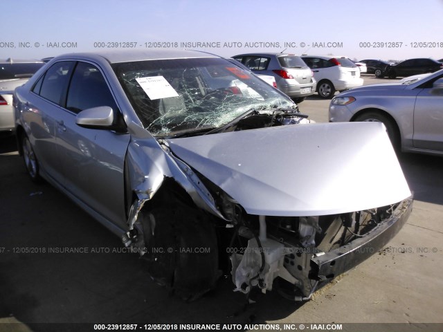 4T1BF1FKXEU340788 - 2014 TOYOTA CAMRY L/SE/LE/XLE 银色 照片 1