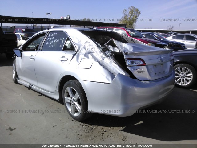 4T1BF1FKXEU340788 - 2014 TOYOTA CAMRY L/SE/LE/XLE 银色 照片 3