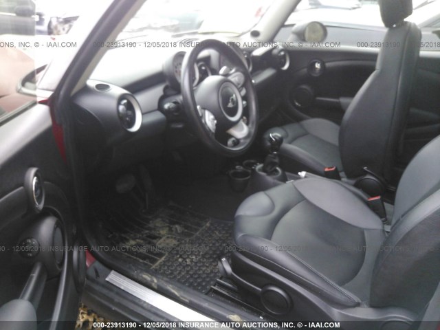 WMWML33588TN66979 - 2008 MINI COOPER CLUBMAN RED photo 5