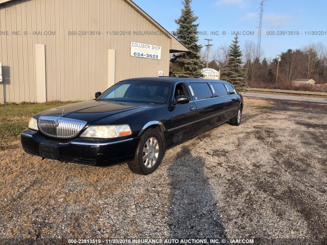 1L1FM81W04Y670930 - 2004 LINCOLN TOWN CAR BLACK photo 2