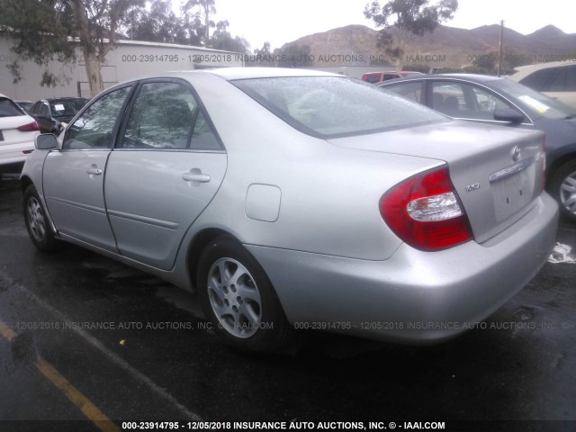 JTDBE32K720135893 - 2002 TOYOTA CAMRY LE/XLE/SE SILVER photo 3