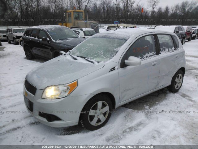 KL1TD6DE9BB136829 - 2011 CHEVROLET AVEO LS/LT Gümüş foto 2