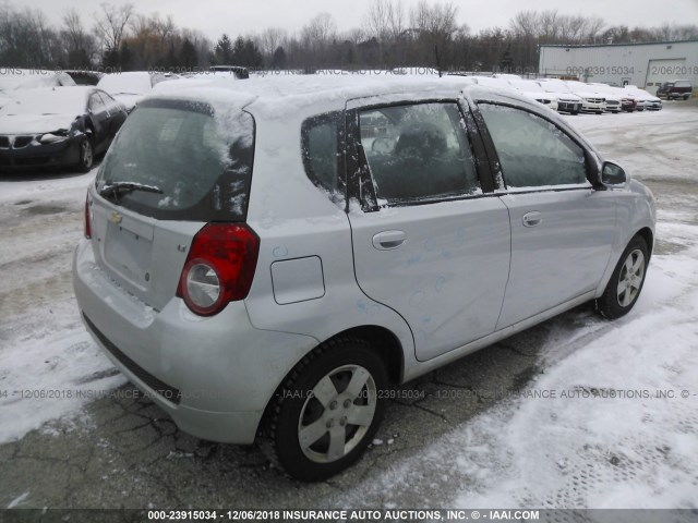 KL1TD6DE9BB136829 - 2011 CHEVROLET AVEO LS/LT Gümüş foto 4