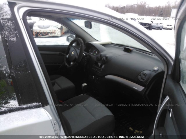 KL1TD6DE9BB136829 - 2011 CHEVROLET AVEO LS/LT Gümüş foto 5