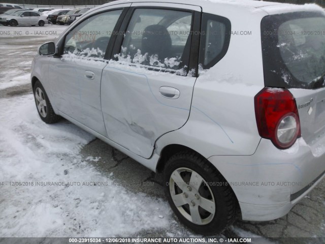 KL1TD6DE9BB136829 - 2011 CHEVROLET AVEO LS/LT Gümüş foto 6