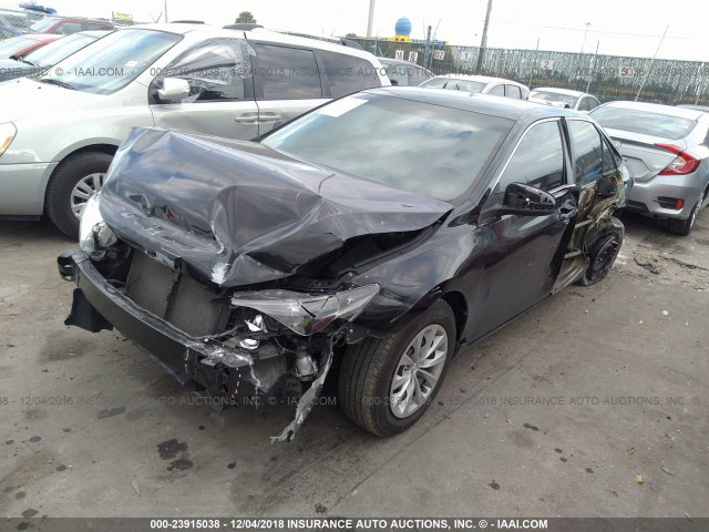 4T1BF1FK1GU142832 - 2016 TOYOTA CAMRY LE/XLE/SE/XSE BLACK photo 2