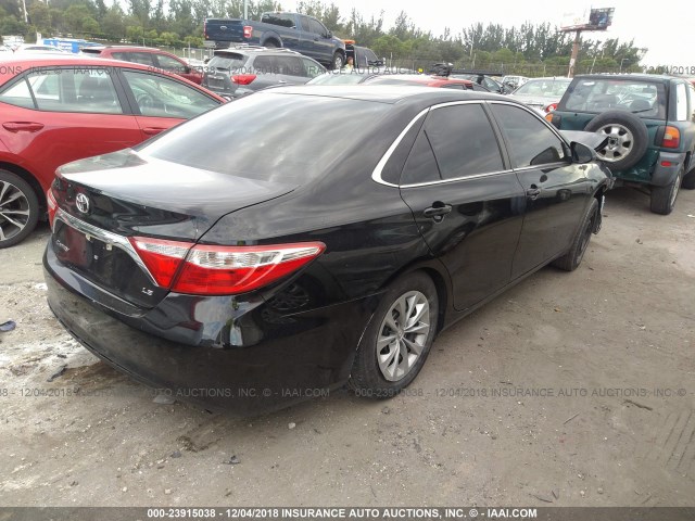 4T1BF1FK1GU142832 - 2016 TOYOTA CAMRY LE/XLE/SE/XSE BLACK photo 4