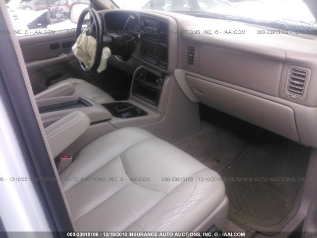 1GKEK13Z04R254099 - 2004 GMC YUKON WHITE photo 5