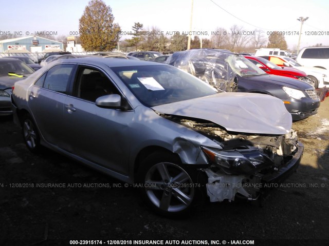 4T1BF1FK8EU413592 - 2014 TOYOTA CAMRY L/SE/LE/XLE 银色 照片 1