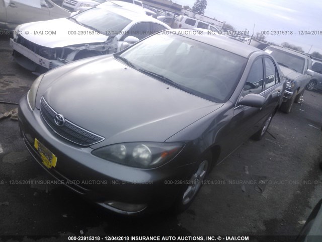 JTDBE32K420084627 - 2002 TOYOTA CAMRY LE/XLE/SE GRAY photo 2