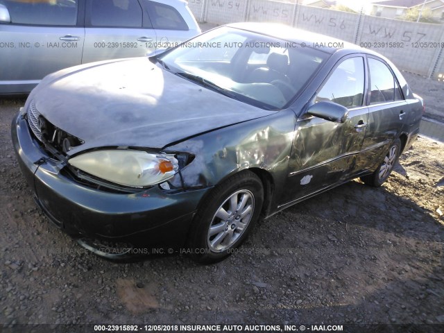 JTDBF30K720041240 - 2002 TOYOTA CAMRY LE/XLE/SE GREEN photo 2