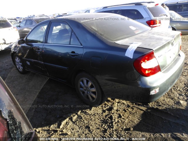 JTDBF30K720041240 - 2002 TOYOTA CAMRY LE/XLE/SE GREEN photo 3