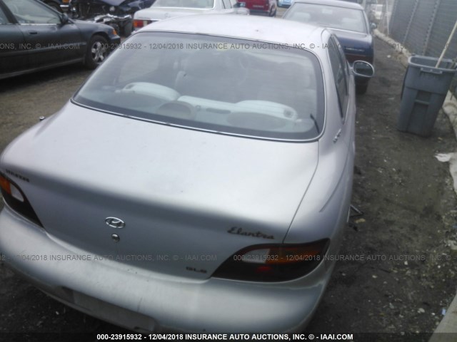 KMHJF34M8WU675447 - 1998 HYUNDAI ELANTRA GLS SILVER photo 4