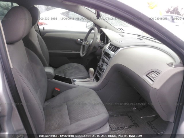 1G1ZB5EB0AF303361 - 2010 CHEVROLET MALIBU LS SILVER photo 5