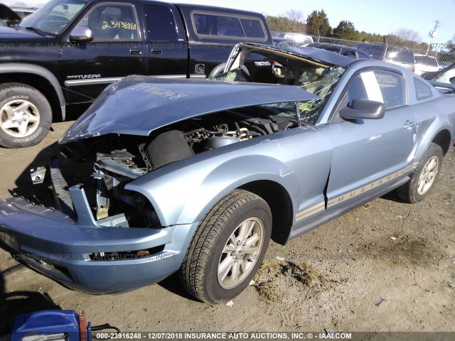 1ZVFT80N155108405 - 2005 FORD MUSTANG BLUE photo 2