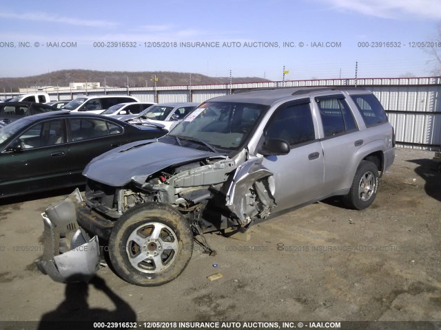 1GNDS13S542374989 - 2004 CHEVROLET TRAILBLAZER LS/LT SILVER photo 2