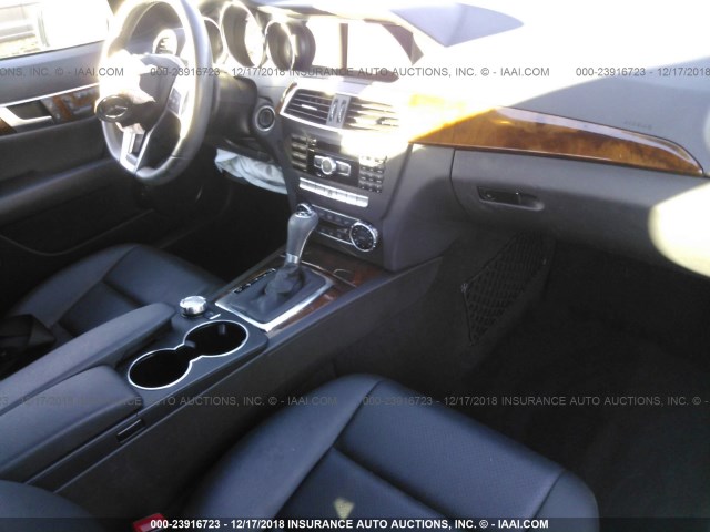 WDDGF4HB0CR218875 - 2012 MERCEDES-BENZ C 250 GRAY photo 5