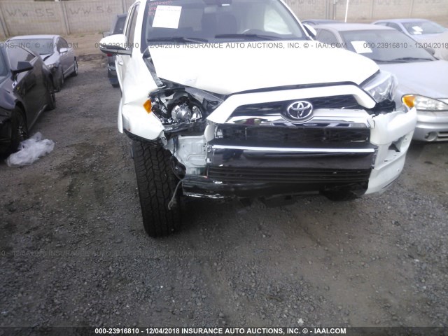 JTEBU5JR9J5504148 - 2018 TOYOTA 4RUNNER SR5 PREM/LTDL/TRAIL/TRD WHITE photo 6