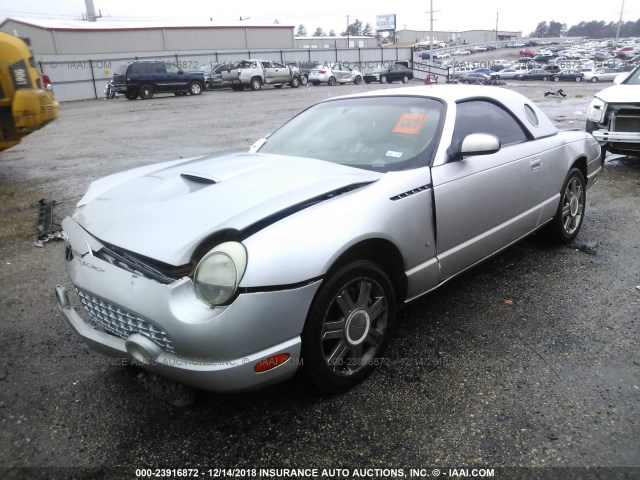 1FAHP60A34Y100925 - 2004 FORD THUNDERBIRD  SILVER photo 2