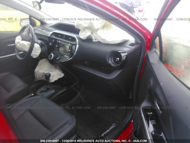 JTDKDTB30J1606903 - 2018 TOYOTA PRIUS C RED photo 5